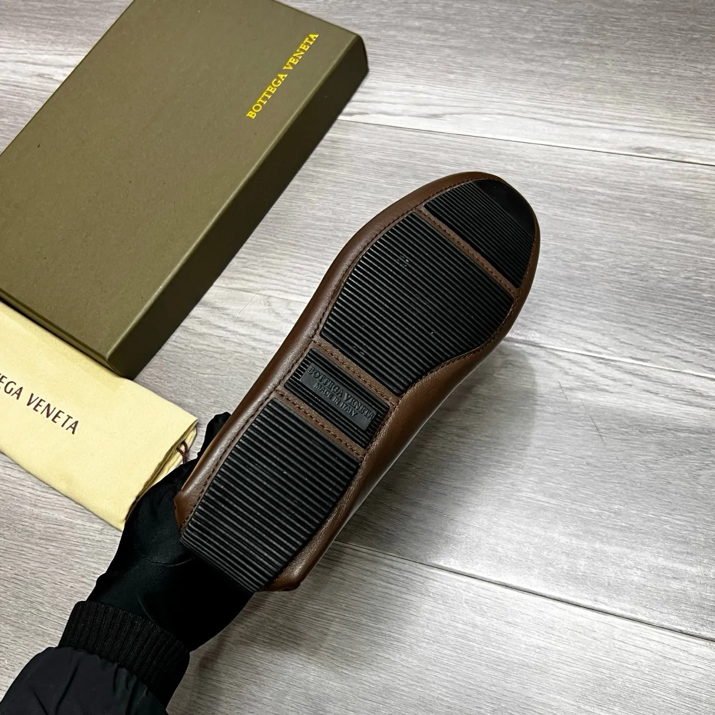 Factory price 480 BV 〰️Purely handmade classic men's beanie shoes👉👉driving shoes, slip-on shoes, made of imported cowhide from Italy, 💕water-dyed cowhide lining, 🔊original outsole, waterproof platform design, comfortable on the feet. Good choice for traveling and driving, single color available, code number: 38-44, (45 can be customized)